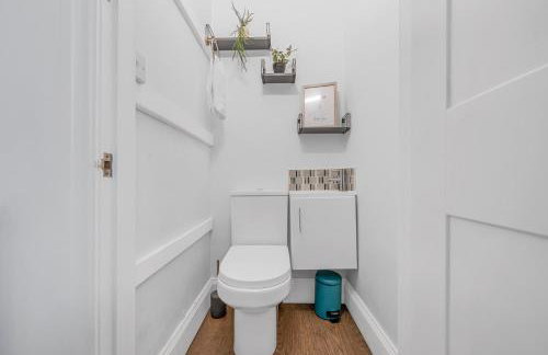 Relax at Little Hawkcliffe - Photo 3