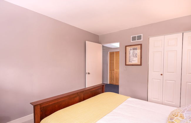 Classic Stowe Ski 3 Bedroom Chalet by RedAwning - Photo 8