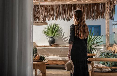 Khroma Luxury Suite 2 Beach front apartment - Photo 26