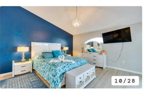 Spacious 3 bedroom pool home with lake view - Foto 21