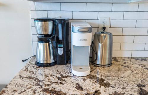 3400 SqFt House W/40Ft Heated Pool/Spa- Strip View - Photo 31