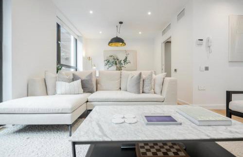 Luxury Central Mayfair Townhouse with A/C 3BR 3BA - Photo 30