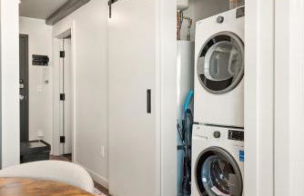 2BR Apartment in DT with Parking - Foto 11