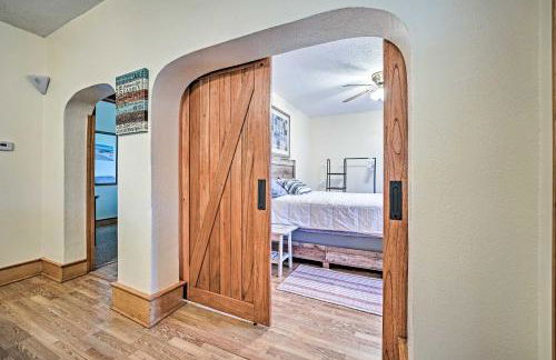 All-Season Grand Haven Getaway with Deck! - Foto 8