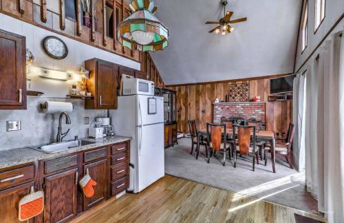 Beautiful Chalet with Hot Tub & Sauna in Poconos - Foto 16