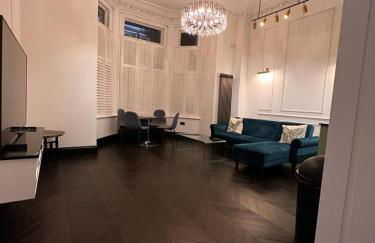 Earl's Court Luxe Apartment - Photo 3