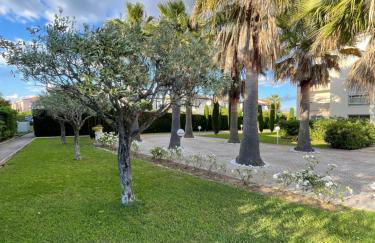 Magnifique 2 pièces design, moderne, calme, proche plage, résidence avec piscine, tennis, wifi et place de parking privée - Photo 18