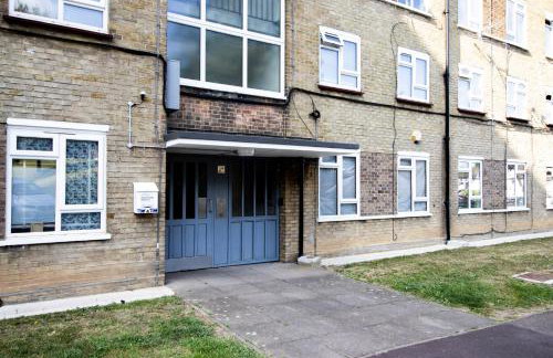 Stylish 2BR, Fast Wifi with balcony - Photo 2