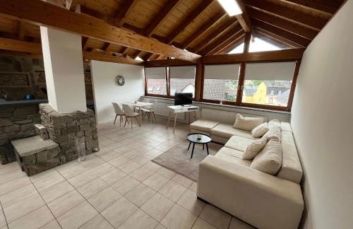 Stilvolle Wohnung mit Terasse und Garten - Foto 1