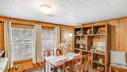 Heber Springs Cabin with Deck 3 Mi to Sugarloaf Mtn - Foto 2