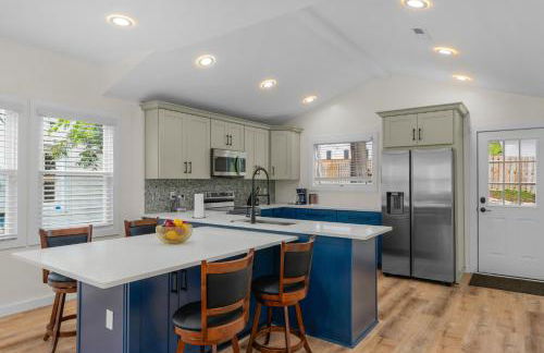 Stylish 4BR Haven: Serene Backyard and Fire Pit - Foto 24