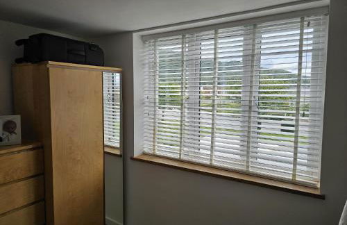 Modern Large 4-Bed Property sleeps 10 in Abergele - Photo 42