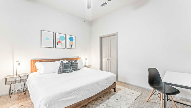 Cozy 2BR Suite Close to Downtown w Fast Wifi - Foto 2