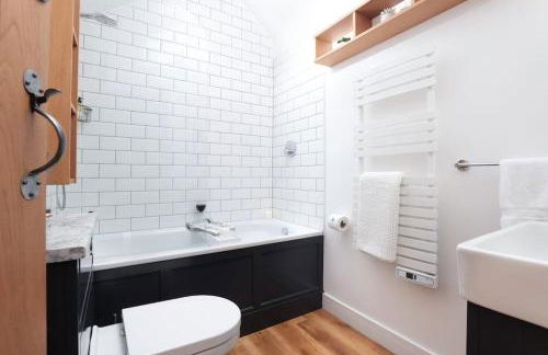 Beach Lovers Paradise in Portreath - With Sea Views & Log Burner just 100m from beach - Photo 37