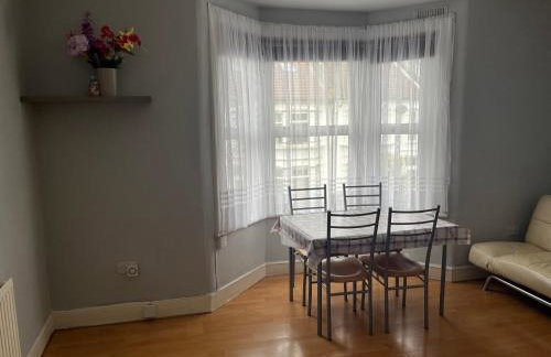 First floor 1 bed apartment with lounge and kitchen - Photo 18