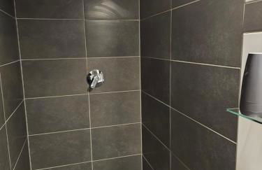 200qm Work and Stay 4 Schlafzimmer jedes Zimmer mit eigenem Badezimmer, Neu Modernisiert - Foto 6