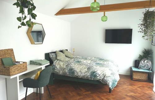 Stylish apartment in Horsham with parking and own entrance - Foto 1