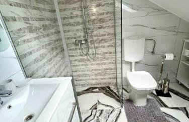 Holiday Home Three Sisters with Swimming Pool & Jacuzzi - Photo 42