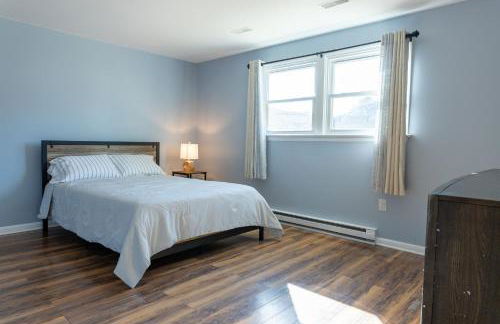 Charming 3BR Home With a Deck and Yard - Photo 15