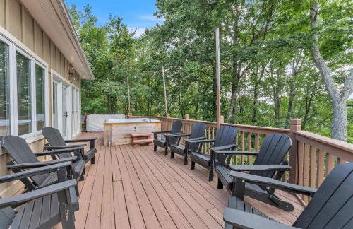 The Retreat at Wildwood - Hot Tub Theater & Deck - Foto 58