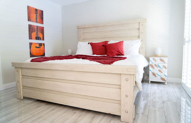 Modern Oasis - Photo 12