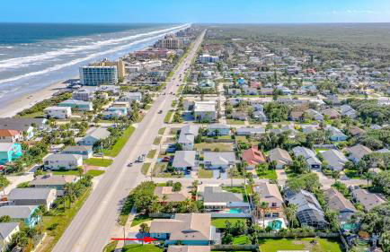 Dog Friendly Home wPrivate Fenced Yard, Garage & Fire Pit STEPS to the Beach! - Foto 36