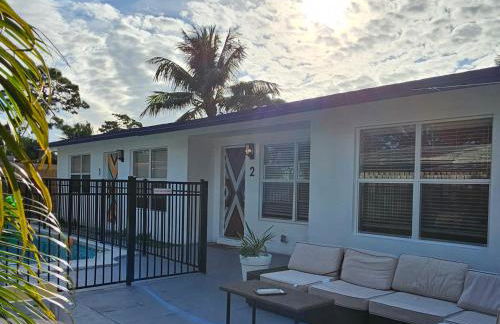 Prime Location Gateway with Pool & Patios, Near Beaches, Groceries and Restaurants - Photo 15