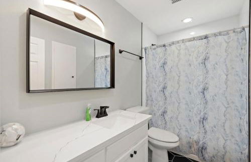 Cozy 5BR Home Sleeps 12 Near Downtown Austin and Tesla - Foto 38