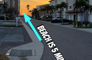 Luxurious 3 bedrooms 2 bath Ultimate Beach Life! 5 min walk to beach! - Foto 8