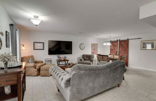 Beautiful 3 Bedroom- free parking 2M to Broadway - Foto 16