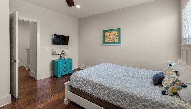 Stunning 4 Bd/4.5 BA - Free Wifi - Easy Walk to Beach - Foto 4, Habitación