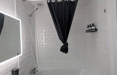 3 BR- King size bed, Netflix, Garden FREE Parking - Foto 23