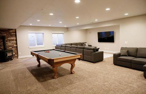 Huge immaculate home! Memories await! - Photo 2