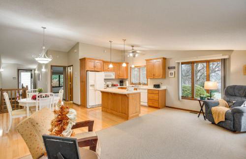 Spacious Lakefront Home with Spectacular Views! - Foto 6