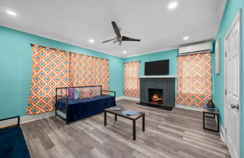 Quirky & Chic 3BR in Montrose - Perfect for Families & Groups - Foto 1