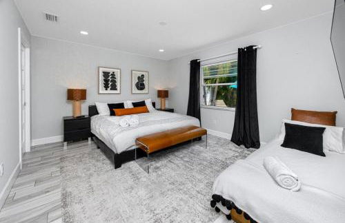 NEW! Palm Harbor Hideaway - Beautiful, Spacious 4BR Home with Amazing Pool - Foto 14