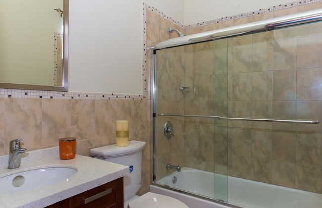 Kinsgton Modern Duplex Apartment with Pool - Foto 29