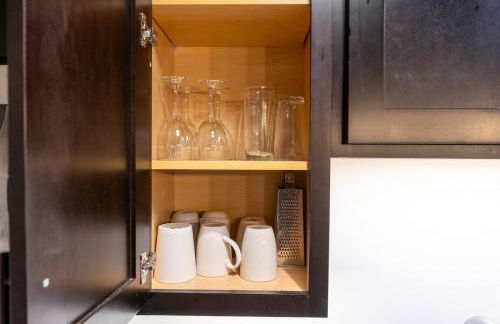 King Bed - Heart of PB - Jaw-Dropping Rooftop and Gym - Foto 37