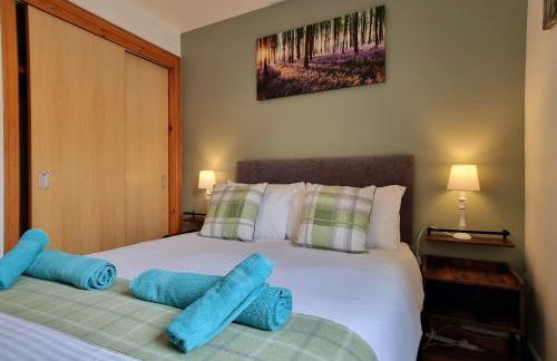 Hill View 2 bedroom free parking - Photo 7