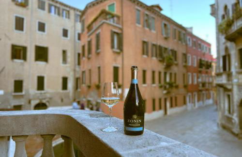 Splendid “True Venice Apartment” overlooking water - Foto 20