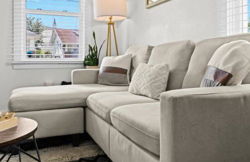 3BR 2BA Derby Home Walk to Churchill Free Parking - Foto 12