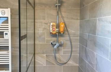 Maison spacieuse avec jardin et feu de bois et parking gratuit pour 3 voiture - Foto 15