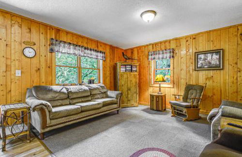 Peaceful Wautoma Retreat with Deck on 10 Acres! - Foto 5