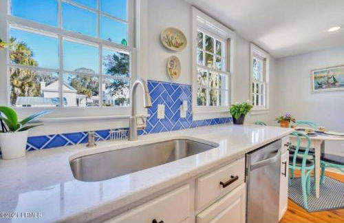 Sea Glass Cottage on Duke - Three Bedrooms Downtown Beaufort - Photo 4