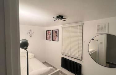 Stunning 2 bed apartment located on high street, 5 minutes from New Cross station, free parking, 1 minute from famous 5 star Lit shisha bar and restaurant - Foto 5