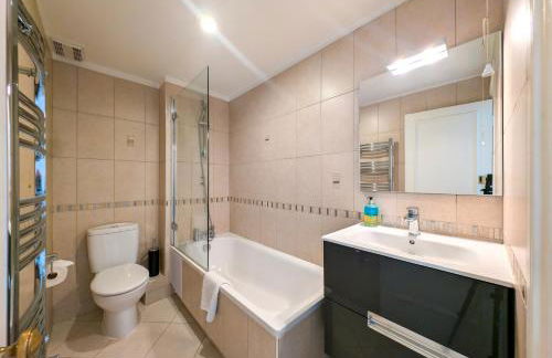 Comfy & Convenient 1-Bed Flat in Quiet Maida Vale - Photo 34