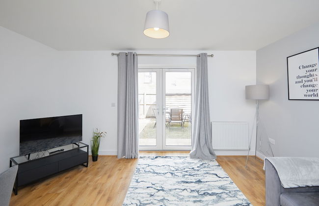 3 Bedroom Large House - Train Station - Photo 15