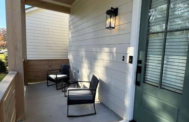 New cottage near Sports Complex with King Beds - Foto 24