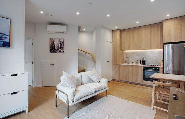 Urban Vogue Escape with Parking- Air-con - Photo 12