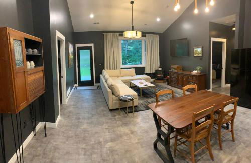 New Listing 2BR/2BA on Trout Lake HotTub & Firepit - Foto 13